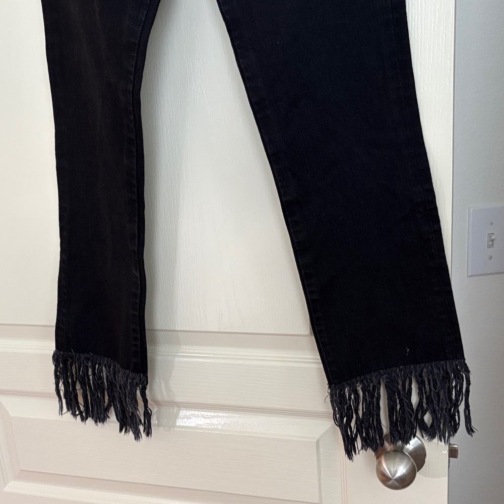 Elegant Black Fringe Hem Cropped Jeans